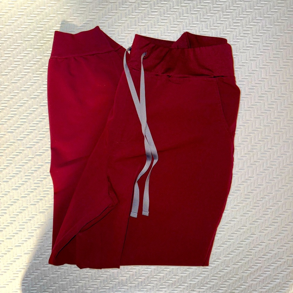 Fabletics Scrub Joggers Pants - Maroon/Burgundy/Wine - M/S